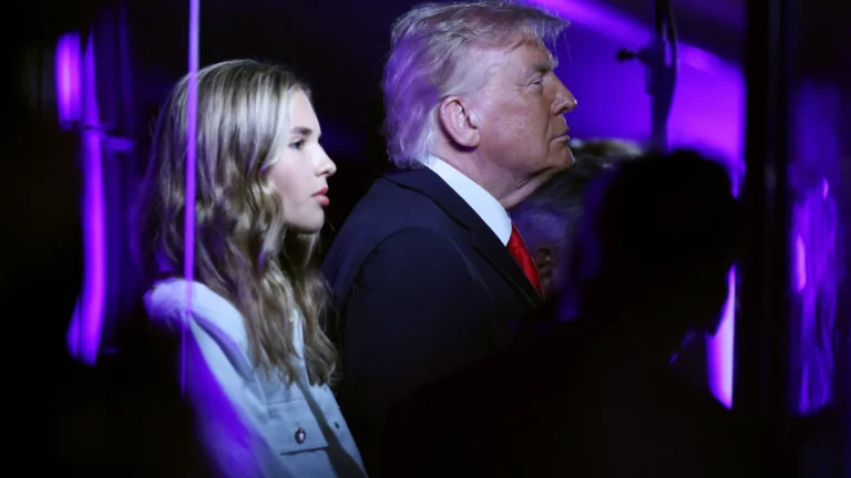 Presença de Trump no Jogo da Final da NBA em Nova York Gera Transtornos para Fãs dos Knicks Presença de Trump no Jogo da Final da NBA em Nova York Gera Transtornos para Fãs dos Knicks