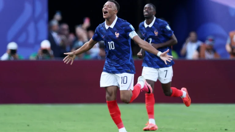 Mbappé se torna maior artilheiro em mata-matas da Copa e supera lendas brasileiras