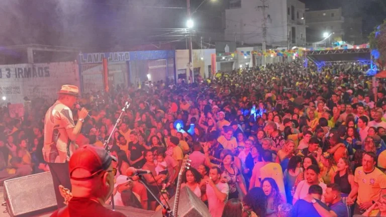 Juazeiro: Avenida Flaviano Guimarães une futebol e São João em festa histórica Juazeiro: Avenida Flaviano Guimarães une futebol e São João em festa histórica