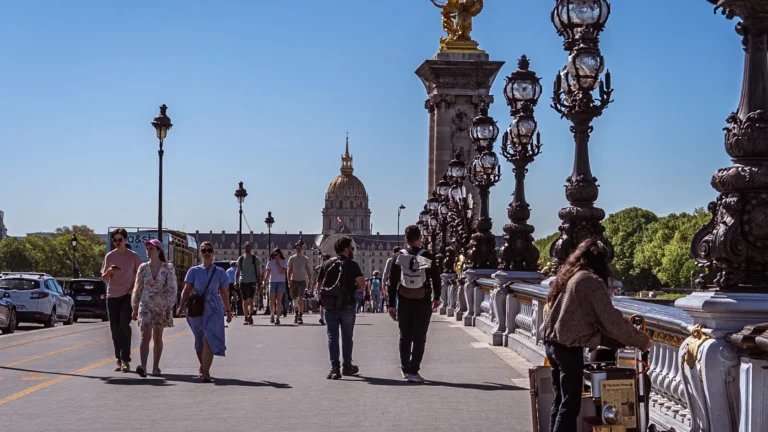 Calor Extremo na Île-de-France: Temperaturas Chegam a 39°C e Alerta Vermelho Continua