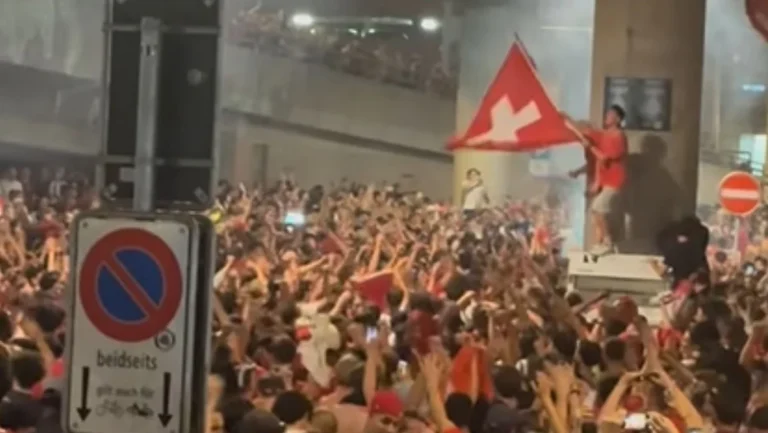 Torcida Suíça Celebra Classificação Histórica para as Quartas da Copa 2026 Torcida Suíça Celebra Classificação Histórica para as Quartas da Copa 2026