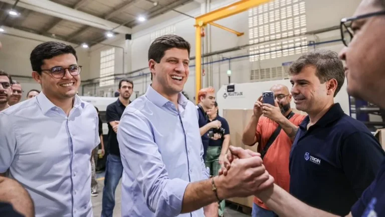 João Campos destaca fortalecimento da indústria tecnológica em Pernambuco durante visita ao Parqtel João Campos destaca fortalecimento da indústria tecnológica em Pernambuco durante visita ao Parqtel